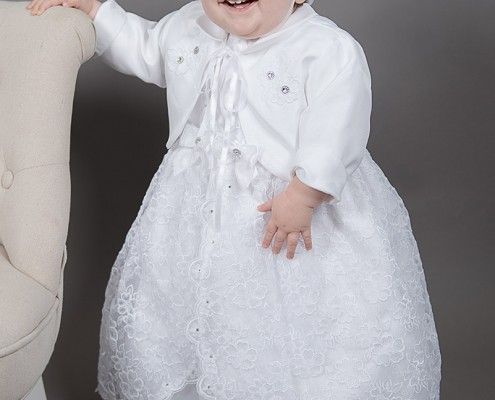 Wunderbare Fotos Junge Prinzessin Taufkleid