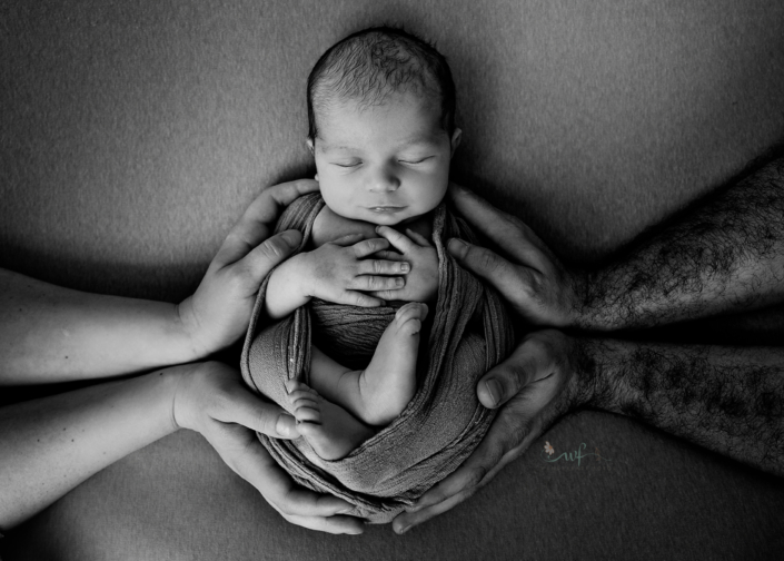 baby-girl-newborn-session-photo-instagram-foto-fotografin-magdeburg-burg-barleben-wolmirstedt-schwarz-weiß-boy-halberstadt-fotografin-studio_054