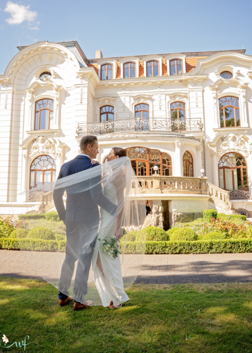 hochzeitsfotografie-magdeburg-brautpaar (3) Emotionales Brautpaarfoto bei einer Hochzeit in Magdeburg